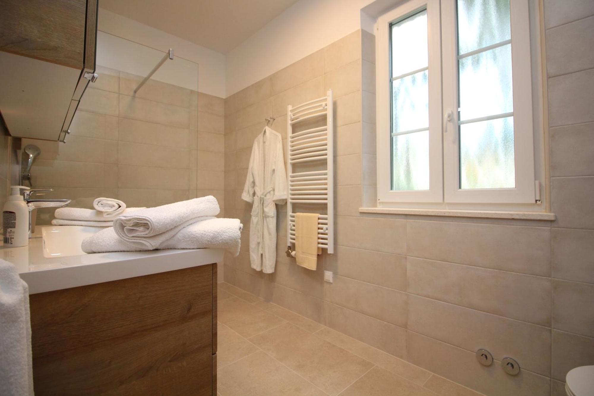 Villa Beachfront Sea Palace Kastela Exterior photo