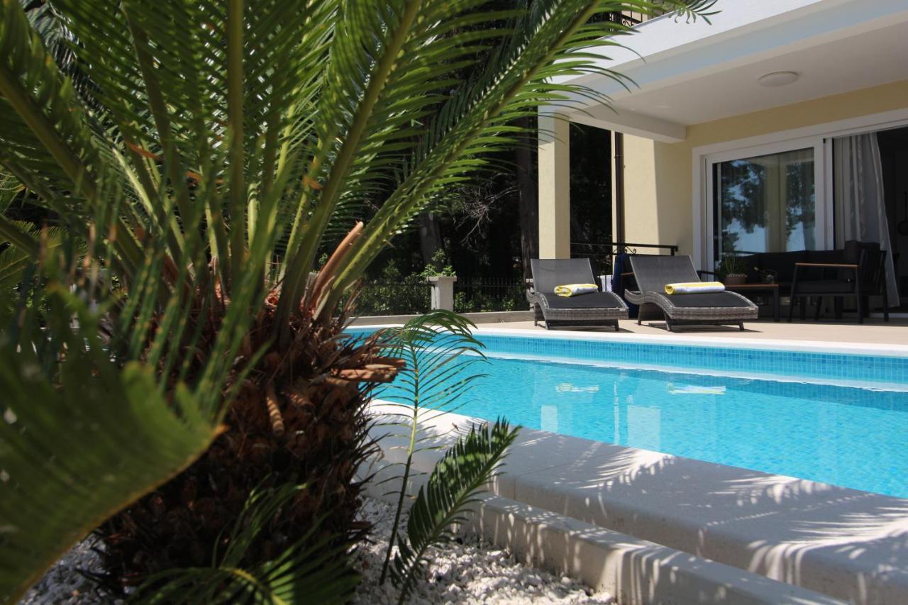 Villa Beachfront Sea Palace Kastela Exterior photo