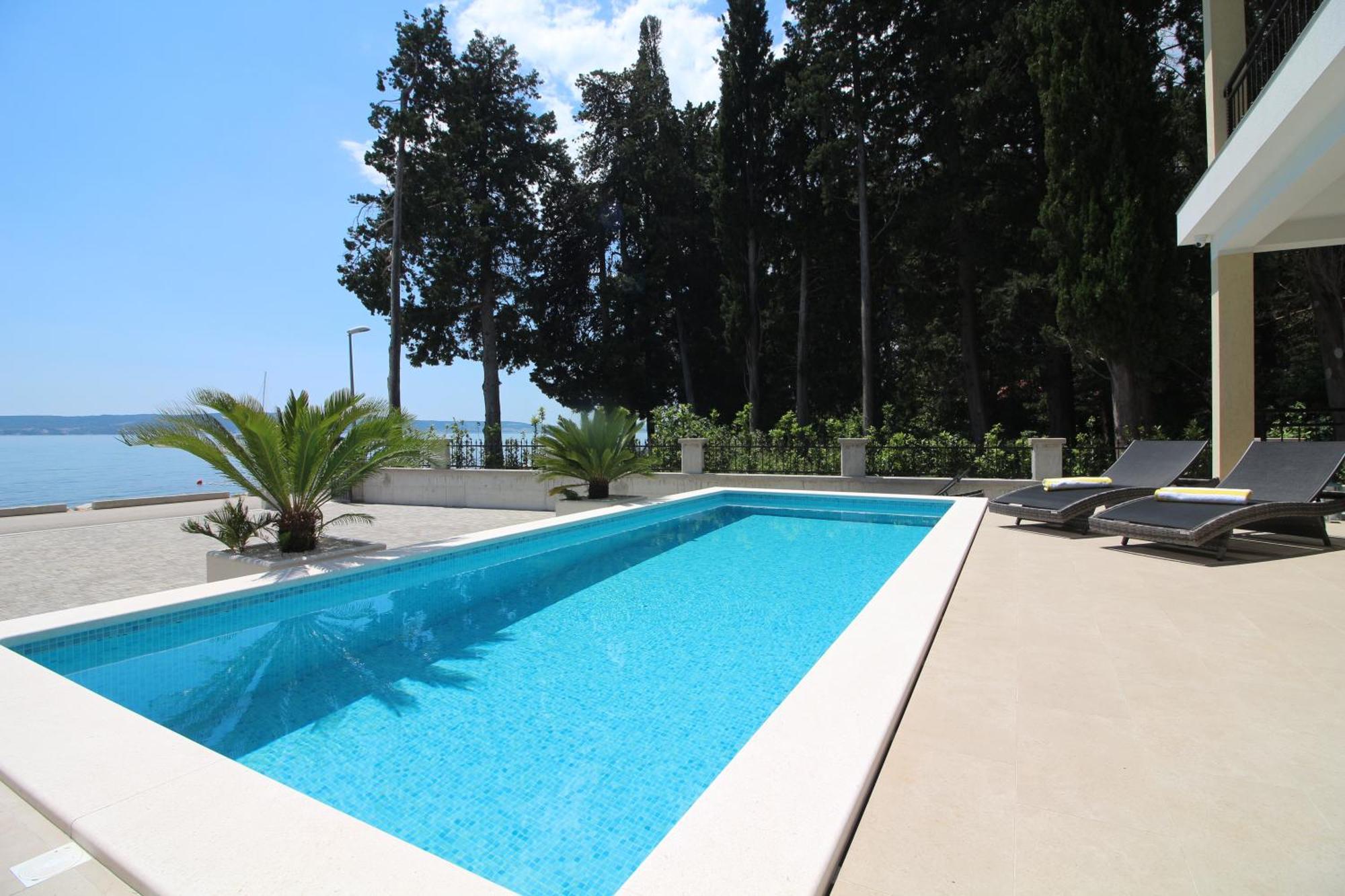 Villa Beachfront Sea Palace Kastela Exterior photo