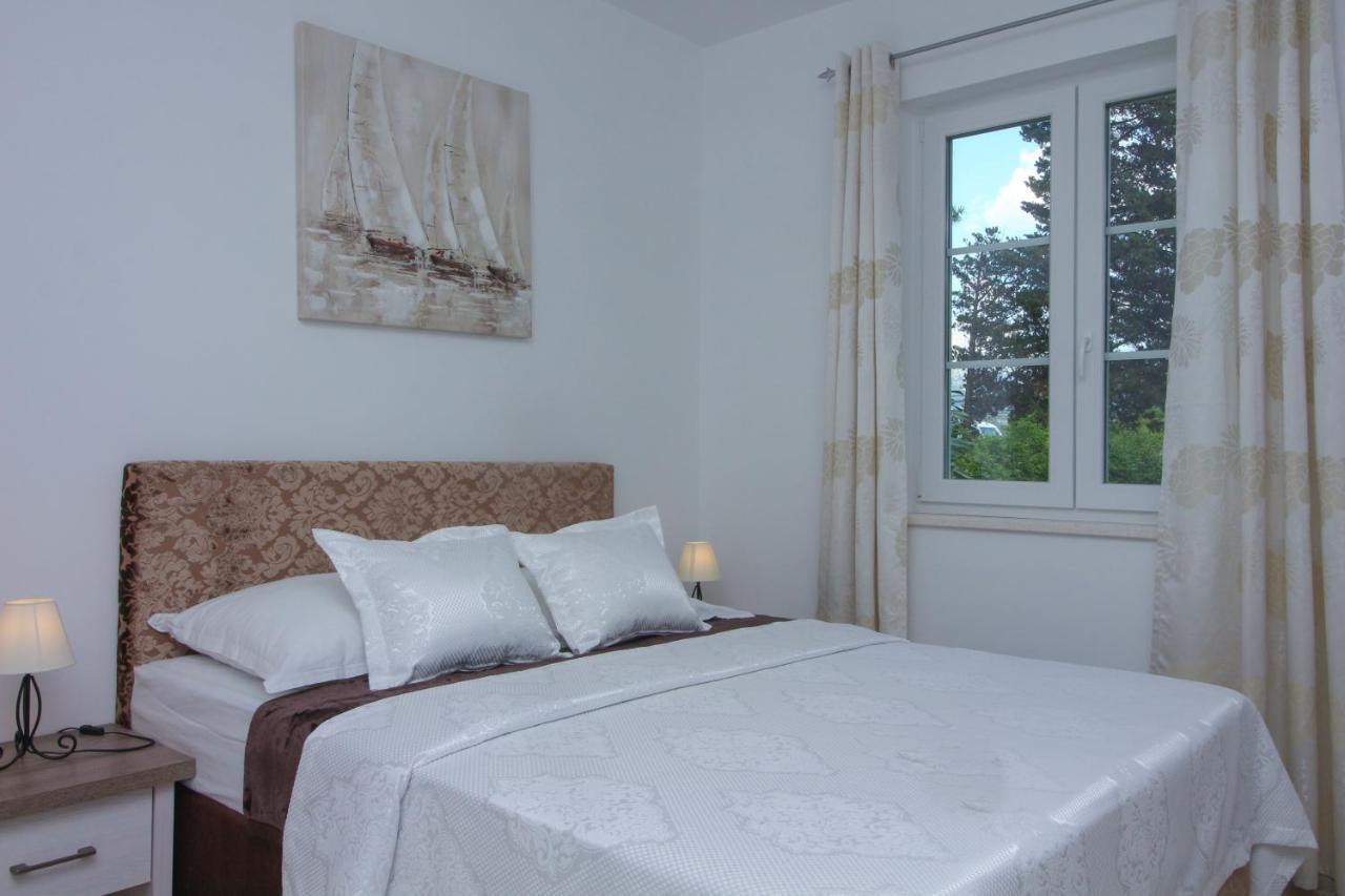 Villa Beachfront Sea Palace Kastela Exterior photo